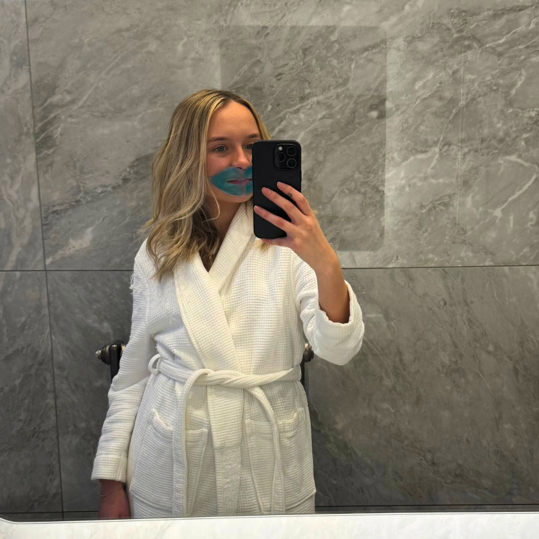 Reusable and adjustable hands-free lip ice mask